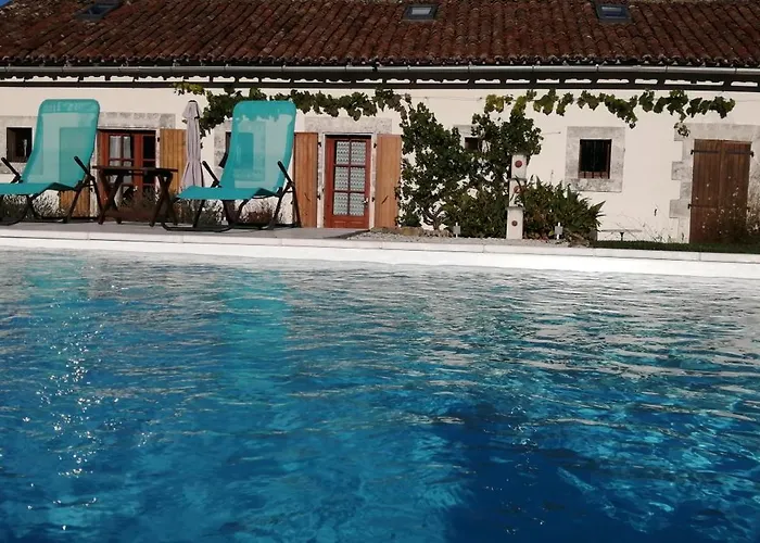 La Vieille Gorce In The Vienne Bed and Breakfast 3*