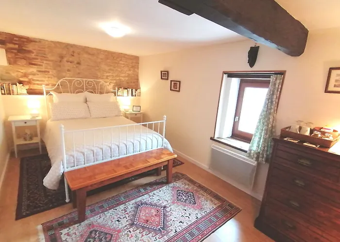 Bed and Breakfast La Vieille Gorce In The Vienne Asnois (Vienne)